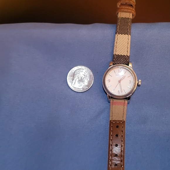 Womens Burberry watch - Picture 7 of 8